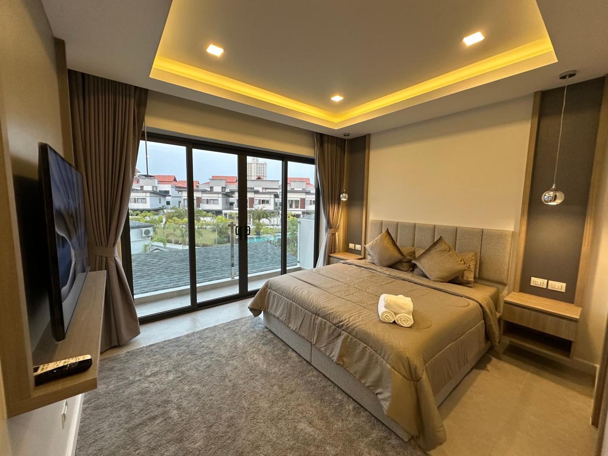 3 Bedroom Midtown Villa *