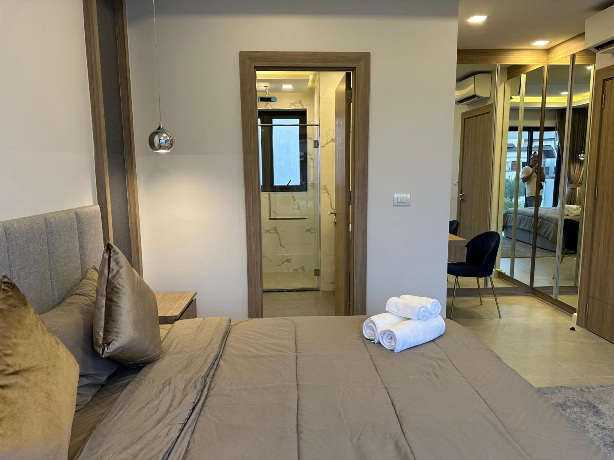 3 Bedroom Midtown Villa *